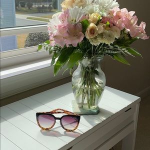 QUAY Noosa Sunglasses in Tortoise shell color